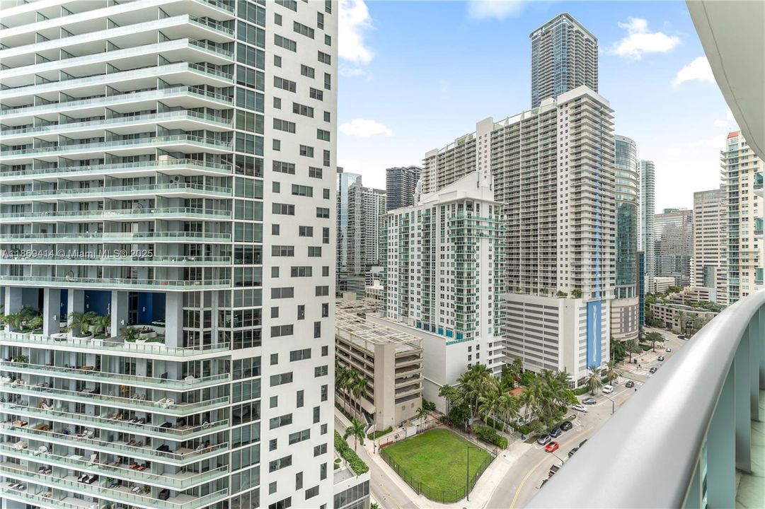 For Sale: $749,900 (1 beds, 1 baths, 895 Square Feet)