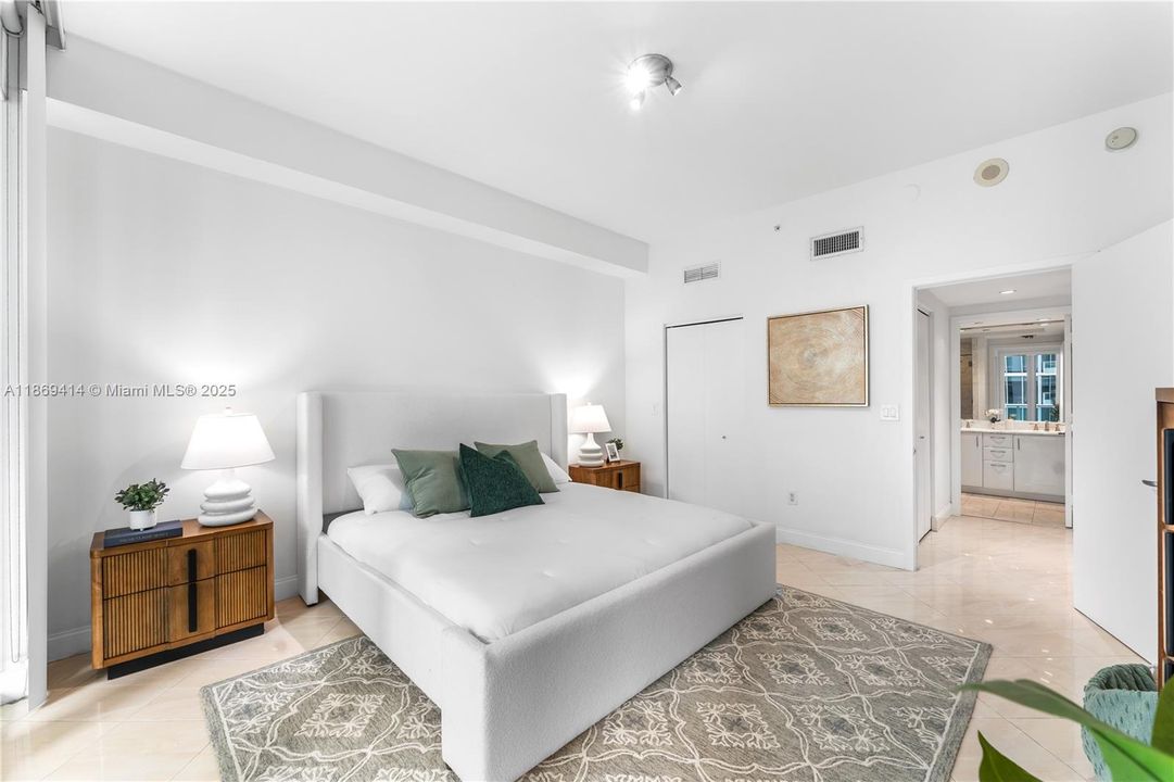 For Sale: $749,900 (1 beds, 1 baths, 895 Square Feet)