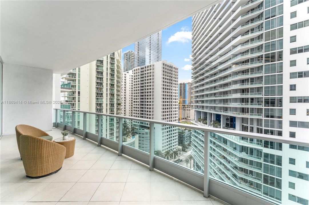 For Sale: $749,900 (1 beds, 1 baths, 895 Square Feet)