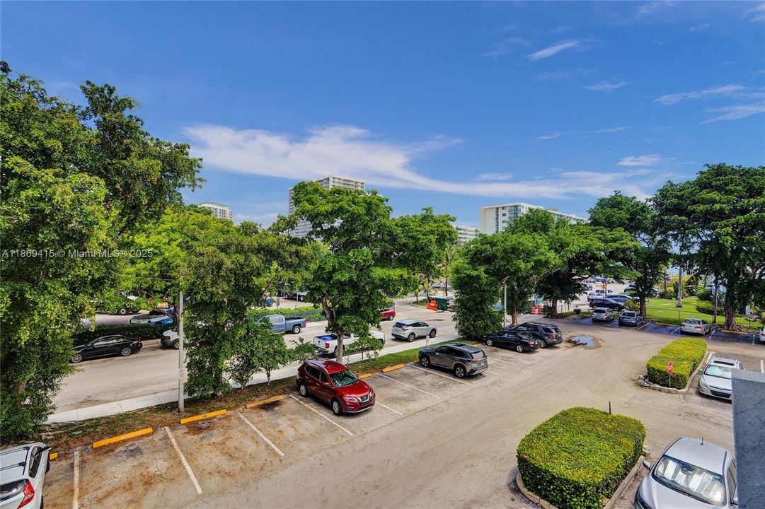 For Sale: $240,000 (2 beds, 2 baths, 900 Square Feet)