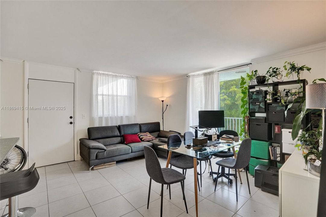 For Sale: $240,000 (2 beds, 2 baths, 900 Square Feet)