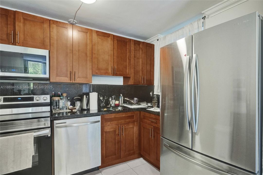 For Sale: $240,000 (2 beds, 2 baths, 900 Square Feet)