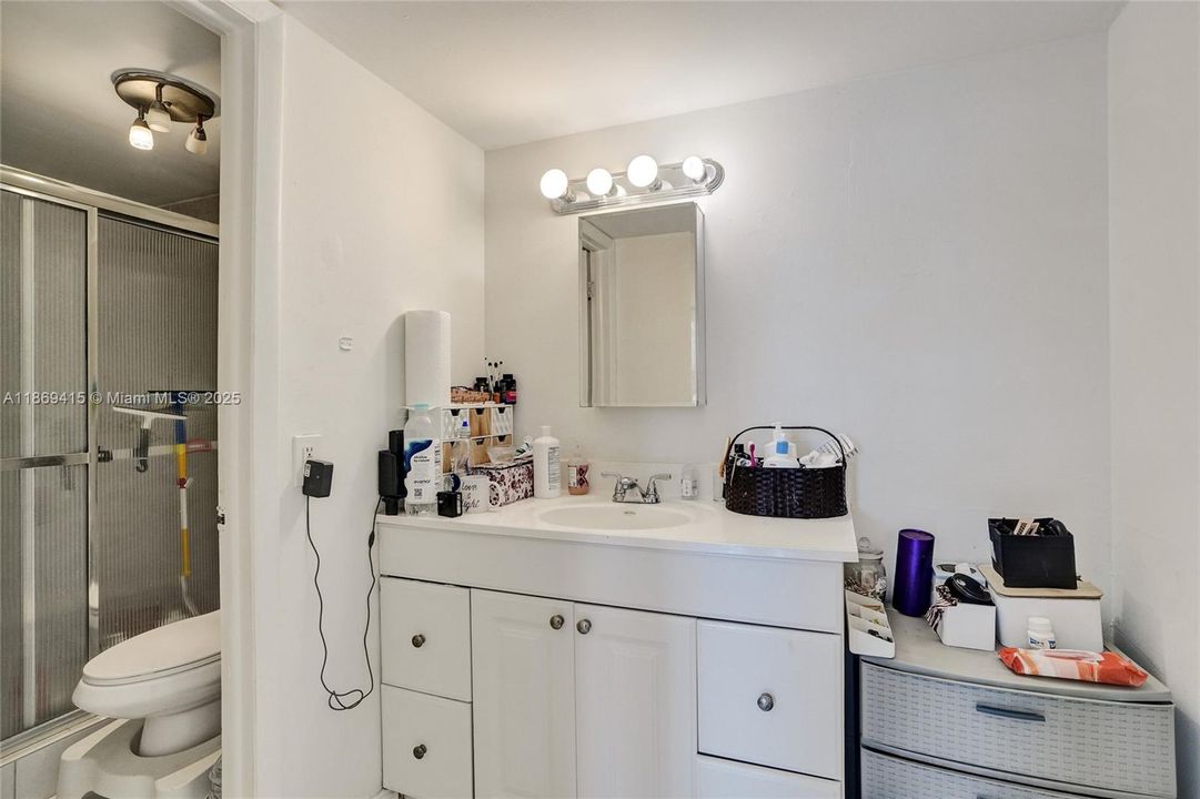 For Sale: $240,000 (2 beds, 2 baths, 900 Square Feet)