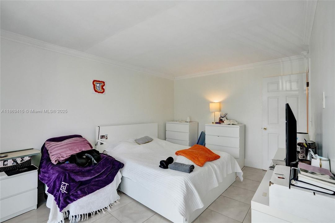 For Sale: $240,000 (2 beds, 2 baths, 900 Square Feet)