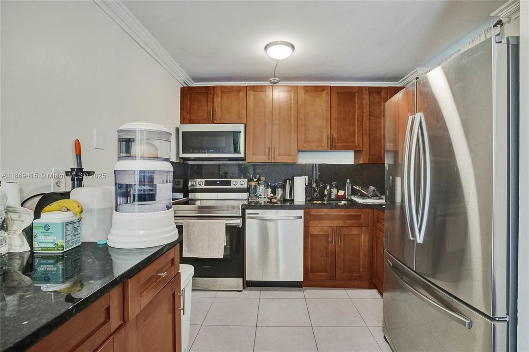 For Sale: $240,000 (2 beds, 2 baths, 900 Square Feet)
