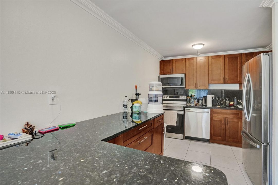 For Sale: $240,000 (2 beds, 2 baths, 900 Square Feet)