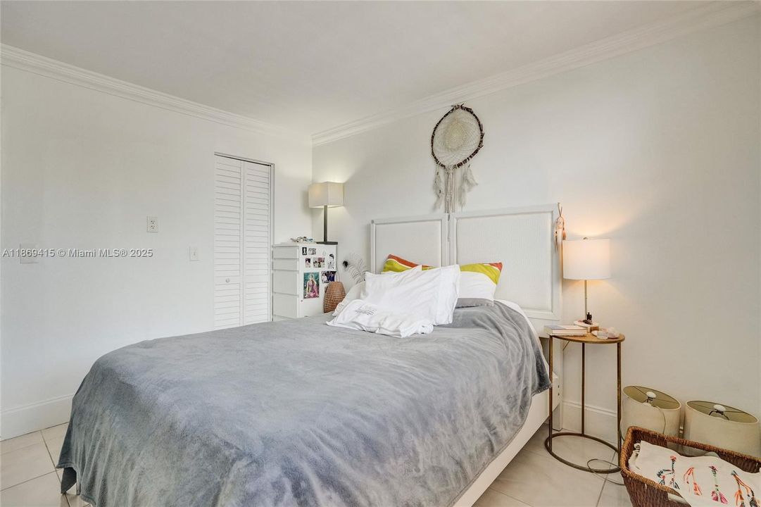 For Sale: $240,000 (2 beds, 2 baths, 900 Square Feet)