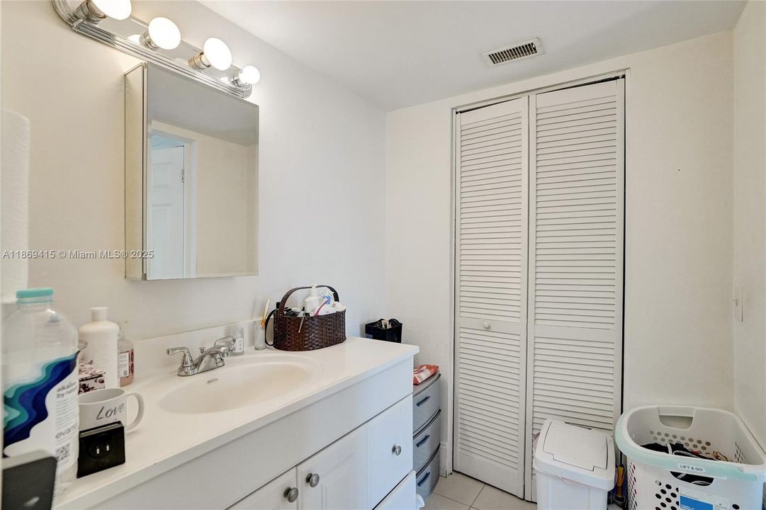 For Sale: $240,000 (2 beds, 2 baths, 900 Square Feet)