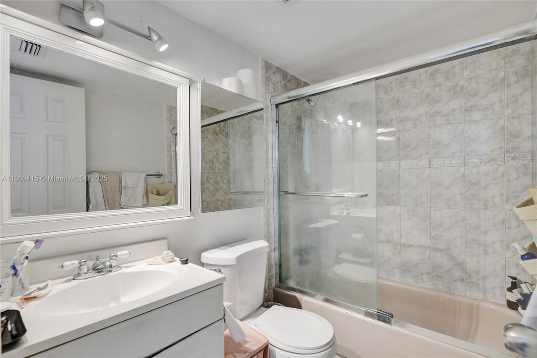 For Sale: $240,000 (2 beds, 2 baths, 900 Square Feet)