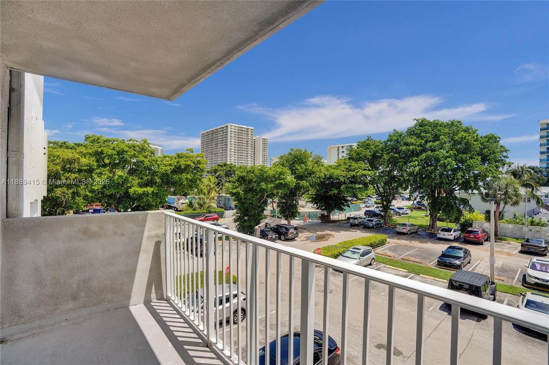 For Sale: $240,000 (2 beds, 2 baths, 900 Square Feet)