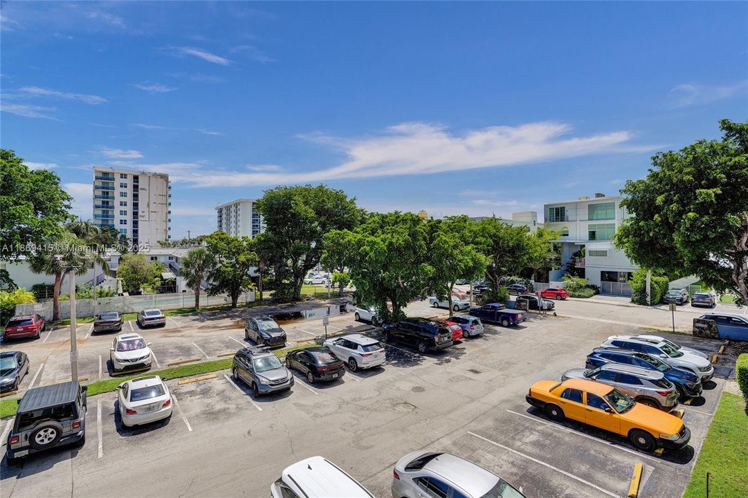 For Sale: $240,000 (2 beds, 2 baths, 900 Square Feet)
