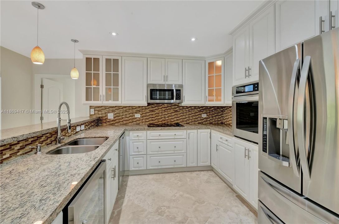 For Sale: $25,900,000 (4 beds, 4 baths, 2566 Square Feet)