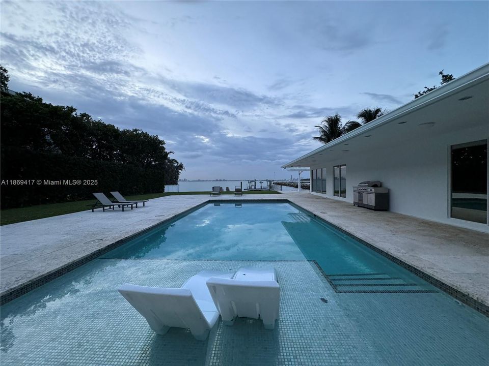 For Sale: $25,900,000 (4 beds, 4 baths, 2566 Square Feet)