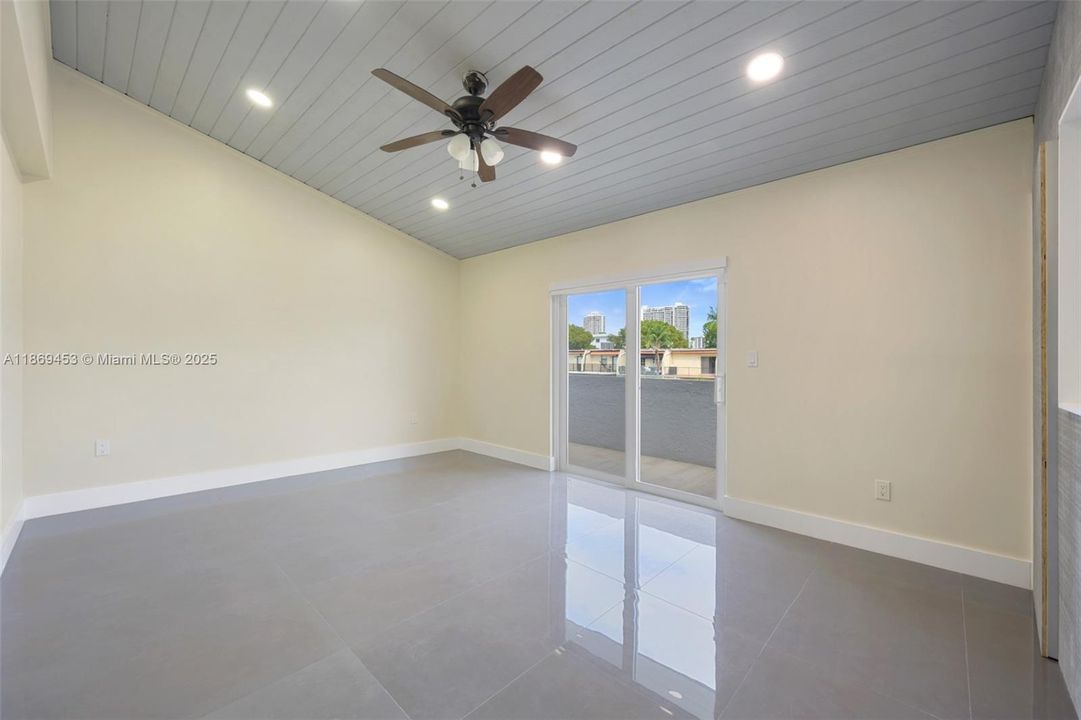 Activo con contrato: $895,000 (3 camas, 2 baños, 1634 Pies cuadrados)