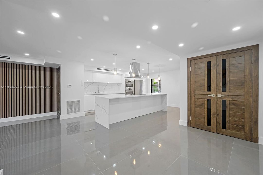 Activo con contrato: $895,000 (3 camas, 2 baños, 1634 Pies cuadrados)