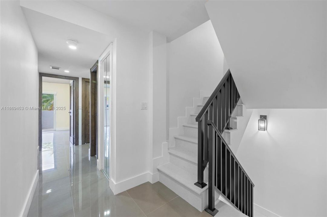 Activo con contrato: $895,000 (3 camas, 2 baños, 1634 Pies cuadrados)