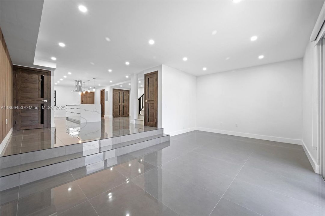 Activo con contrato: $895,000 (3 camas, 2 baños, 1634 Pies cuadrados)