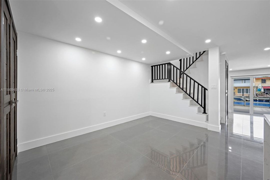 Activo con contrato: $895,000 (3 camas, 2 baños, 1634 Pies cuadrados)