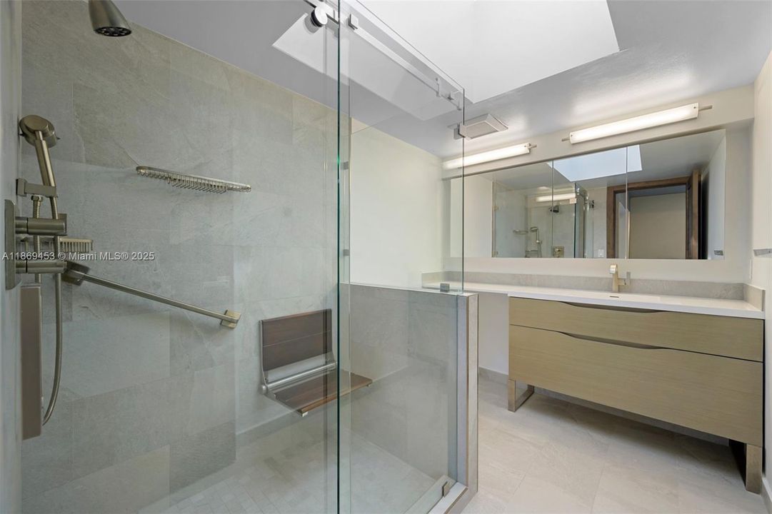 Activo con contrato: $895,000 (3 camas, 2 baños, 1634 Pies cuadrados)