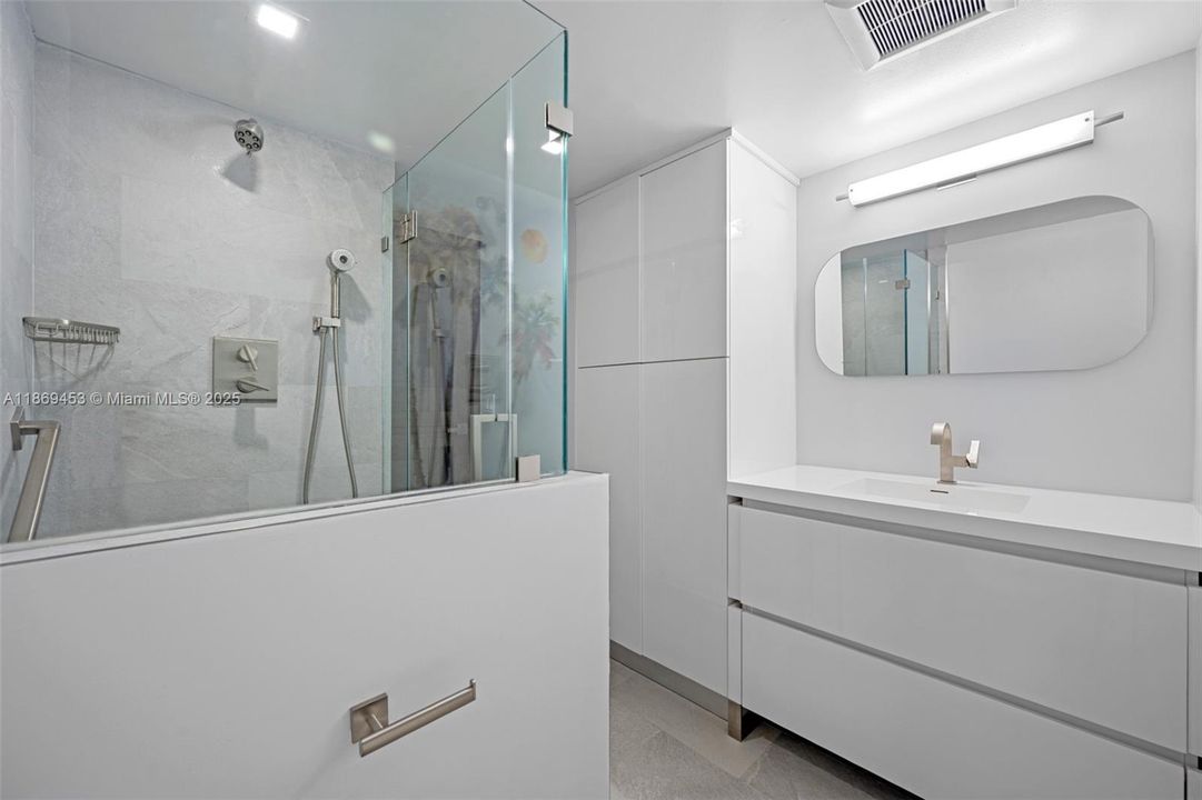 Activo con contrato: $895,000 (3 camas, 2 baños, 1634 Pies cuadrados)