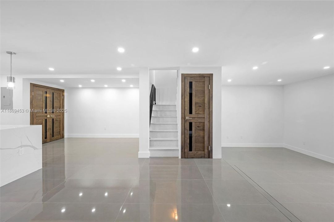 Activo con contrato: $895,000 (3 camas, 2 baños, 1634 Pies cuadrados)