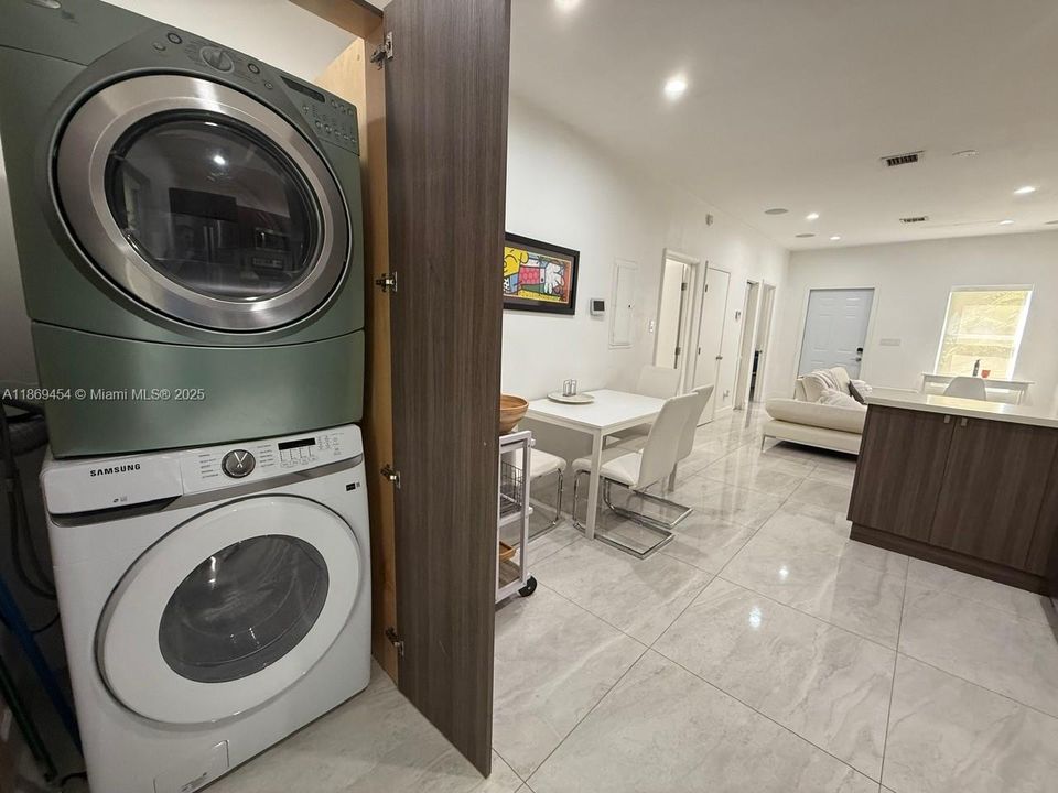 На продажу: $625,000 (2 спален, 2 ванн, 805 Квадратных фут)