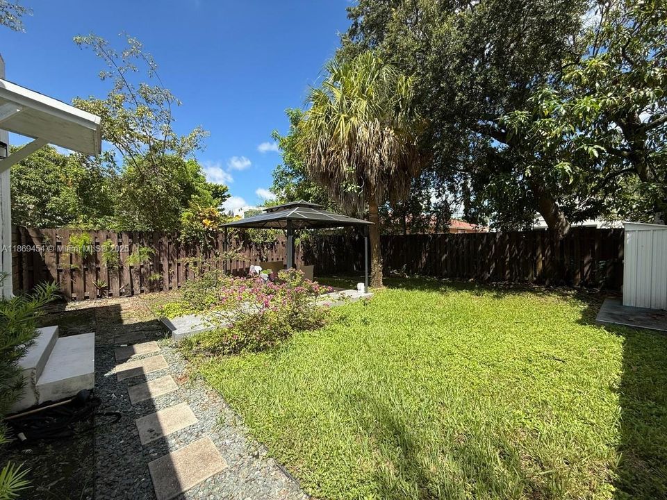 На продажу: $625,000 (2 спален, 2 ванн, 805 Квадратных фут)