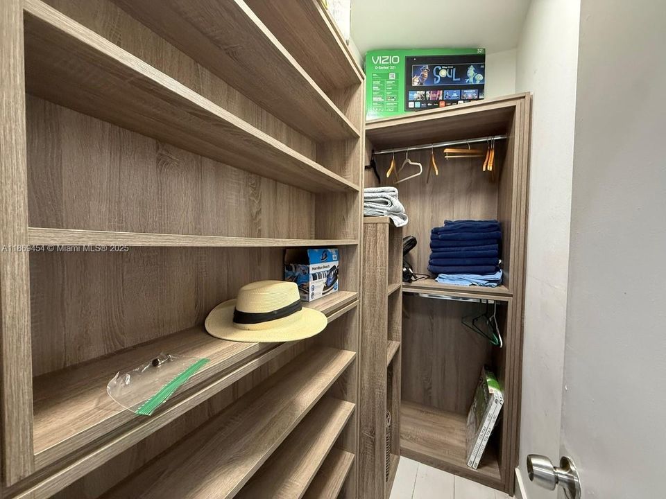 На продажу: $625,000 (2 спален, 2 ванн, 805 Квадратных фут)