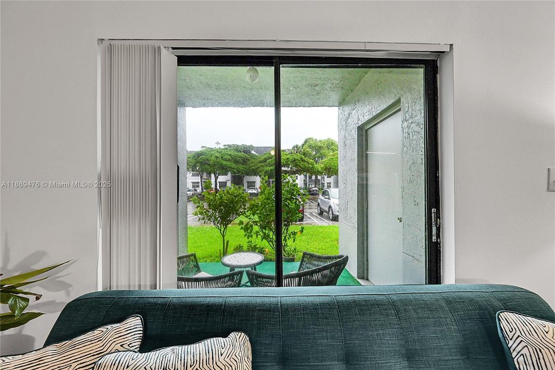 合同活跃: $255,000 (2 贝兹, 2 浴室, 1114 平方英尺)