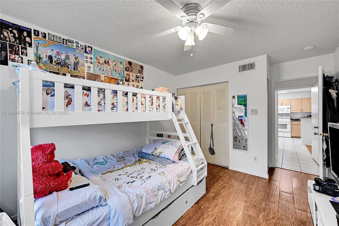 合同活跃: $255,000 (2 贝兹, 2 浴室, 1114 平方英尺)