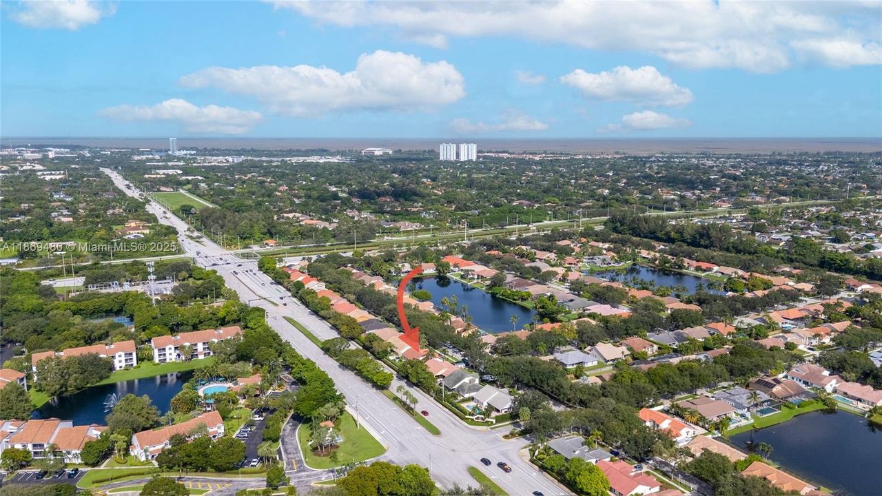 合同活跃: $4,500 (4 贝兹, 3 浴室, 1984 平方英尺)