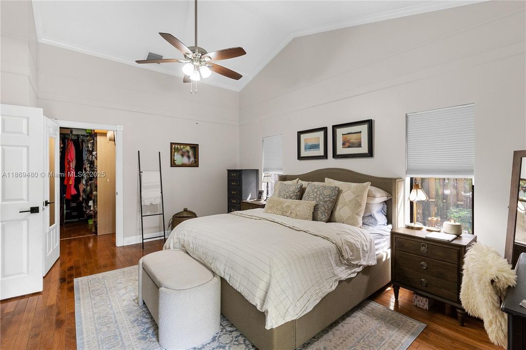 合同活跃: $4,500 (4 贝兹, 3 浴室, 1984 平方英尺)