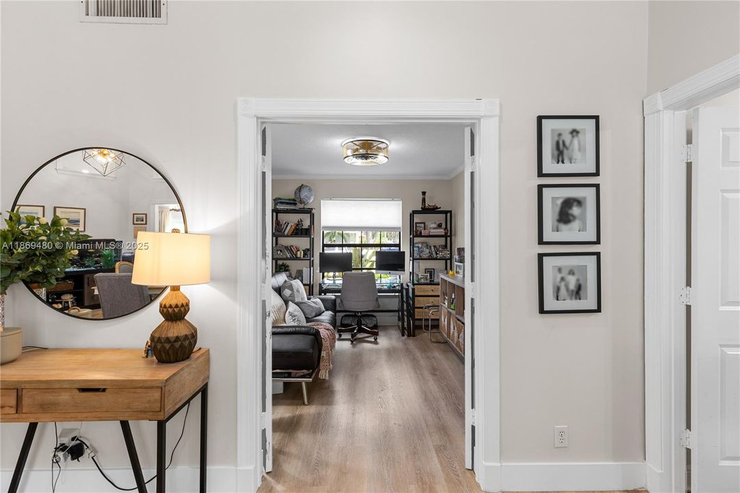 合同活跃: $4,500 (4 贝兹, 3 浴室, 1984 平方英尺)