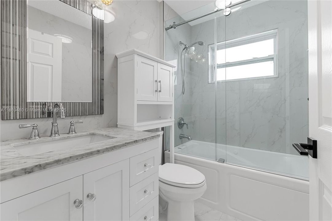 合同活跃: $4,500 (4 贝兹, 3 浴室, 1984 平方英尺)