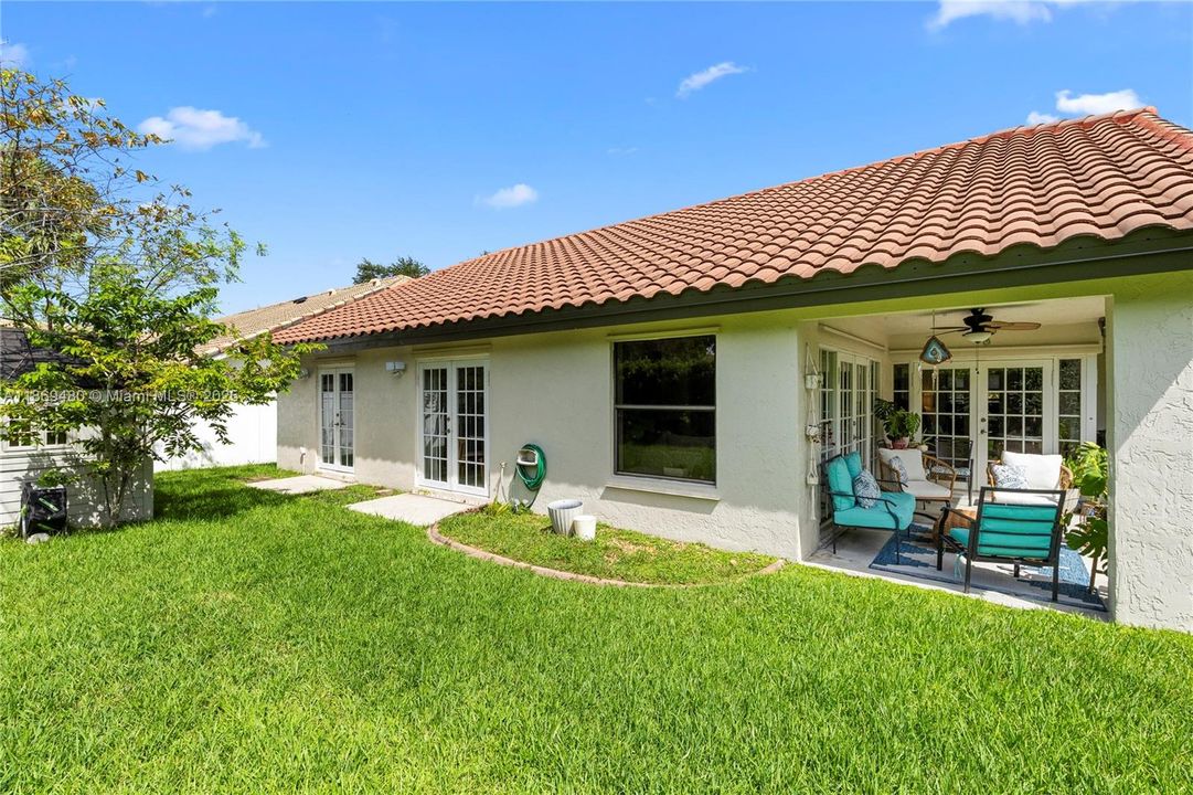 合同活跃: $4,500 (4 贝兹, 3 浴室, 1984 平方英尺)