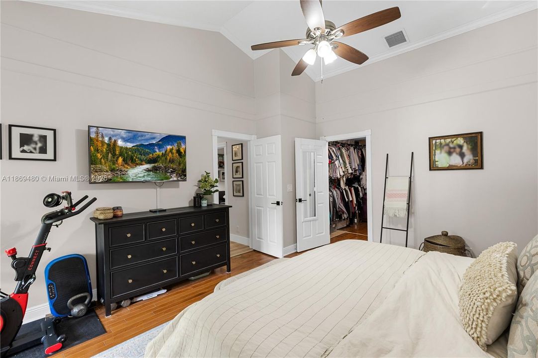 合同活跃: $4,500 (4 贝兹, 3 浴室, 1984 平方英尺)