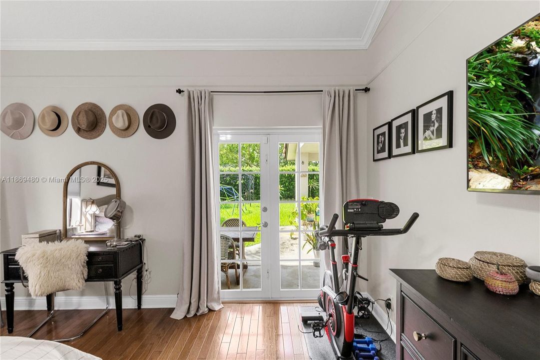 合同活跃: $4,500 (4 贝兹, 3 浴室, 1984 平方英尺)