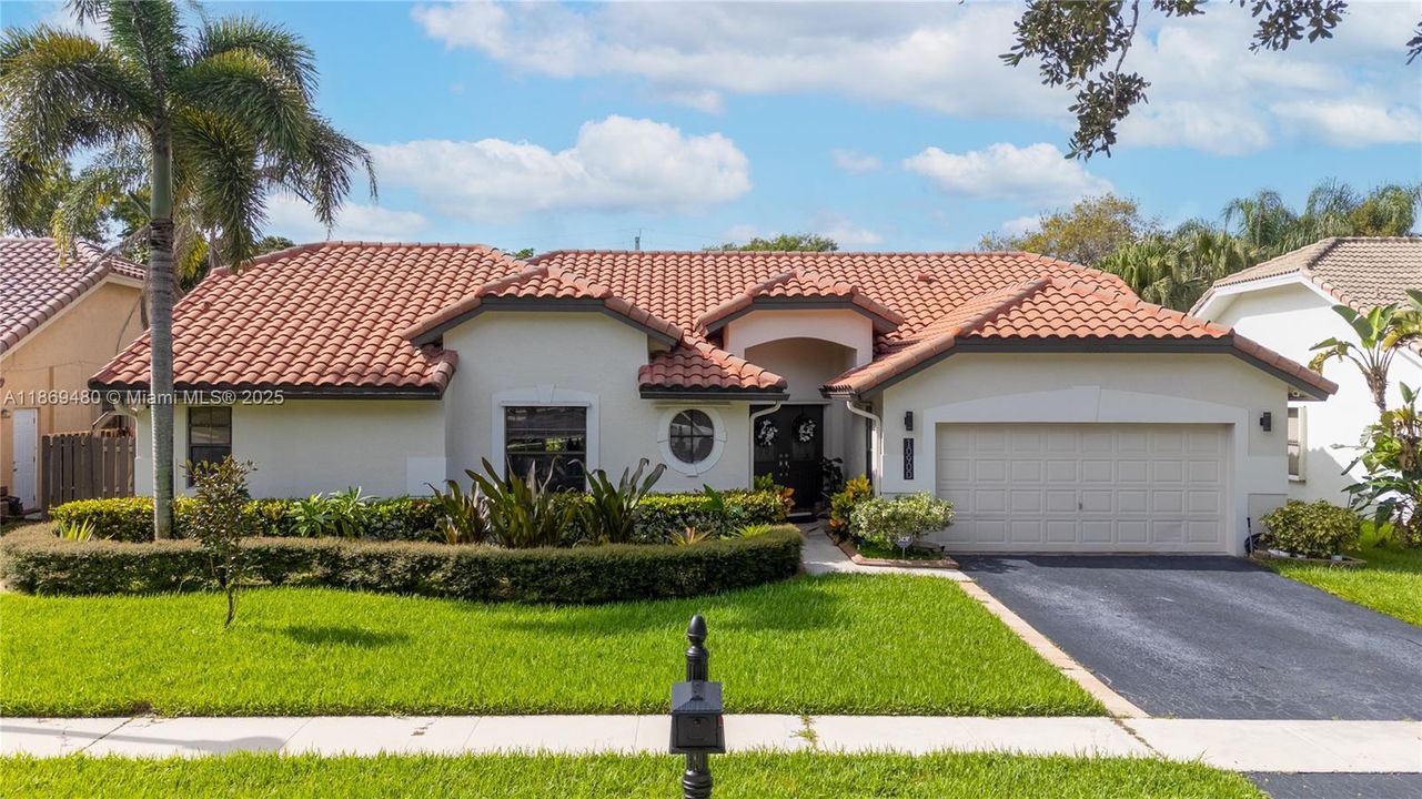 合同活跃: $4,500 (4 贝兹, 3 浴室, 1984 平方英尺)