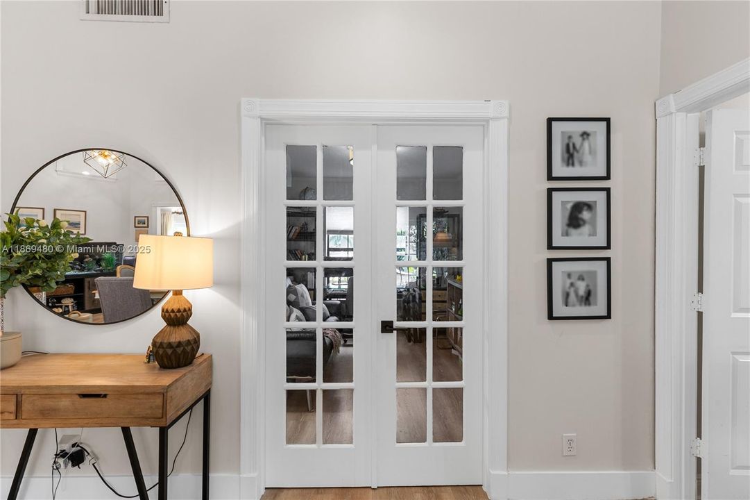 合同活跃: $4,500 (4 贝兹, 3 浴室, 1984 平方英尺)