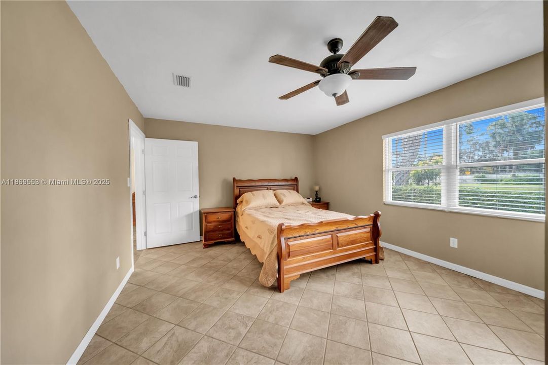 На продажу: $530,000 (2 спален, 1 ванн, 0 Квадратных фут)