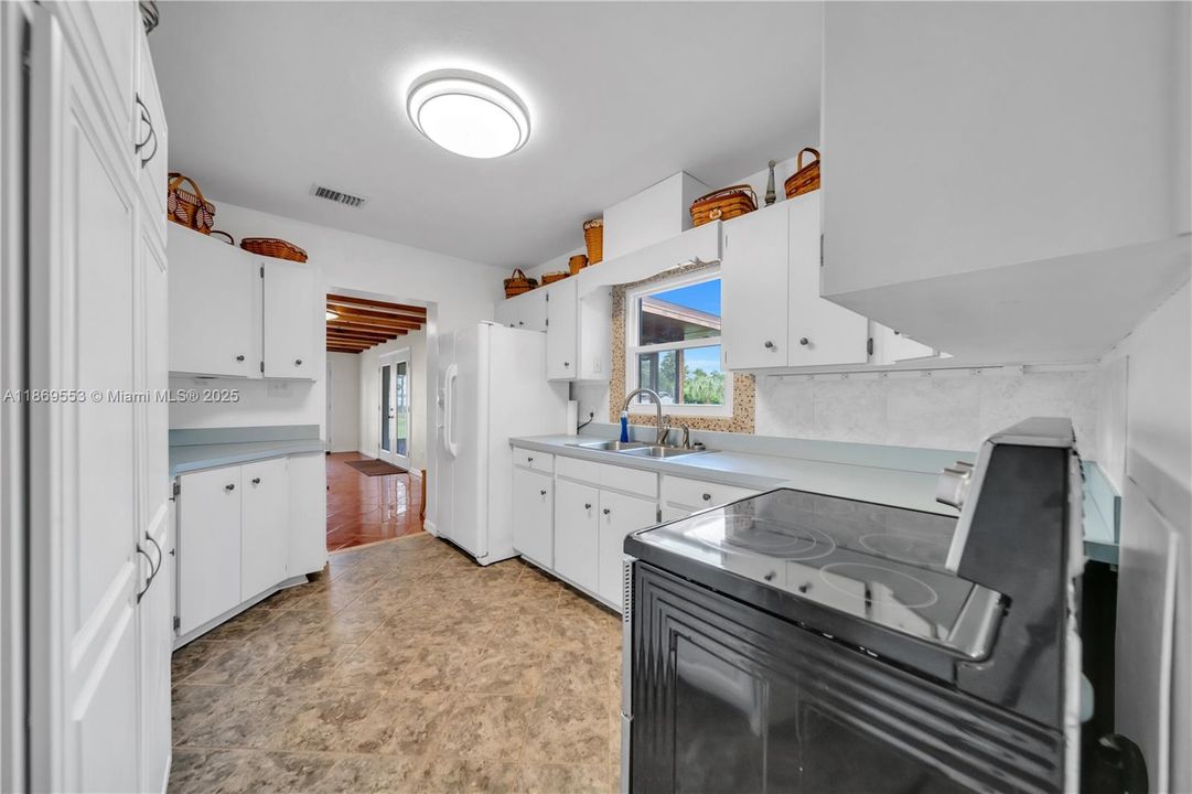 На продажу: $530,000 (2 спален, 1 ванн, 0 Квадратных фут)