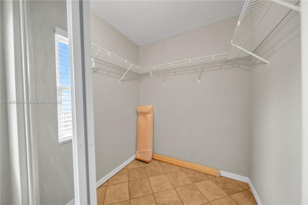 На продажу: $530,000 (2 спален, 1 ванн, 0 Квадратных фут)