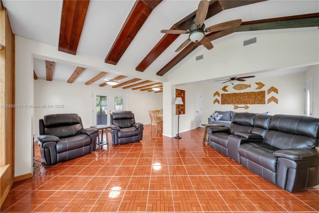 На продажу: $530,000 (2 спален, 1 ванн, 0 Квадратных фут)