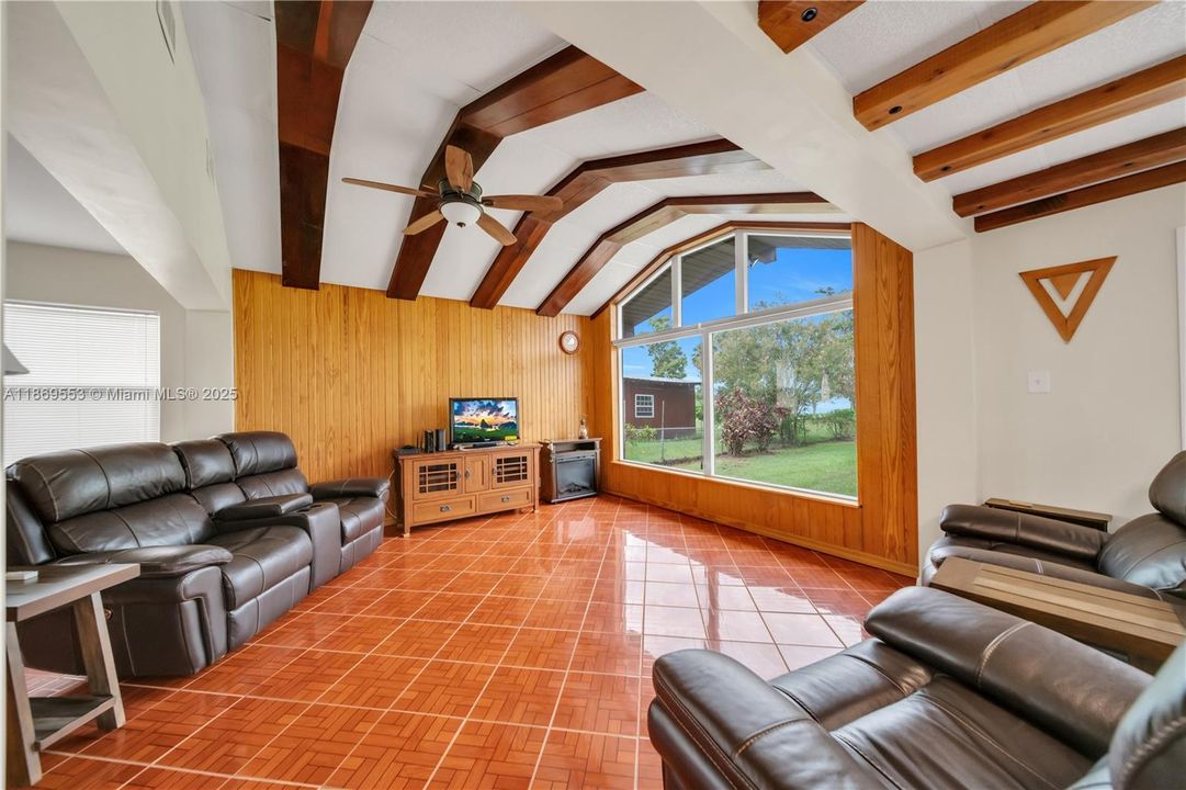 На продажу: $530,000 (2 спален, 1 ванн, 0 Квадратных фут)