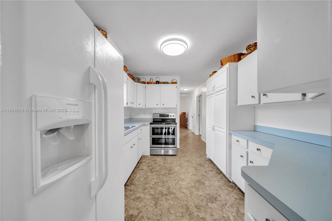 На продажу: $530,000 (2 спален, 1 ванн, 0 Квадратных фут)