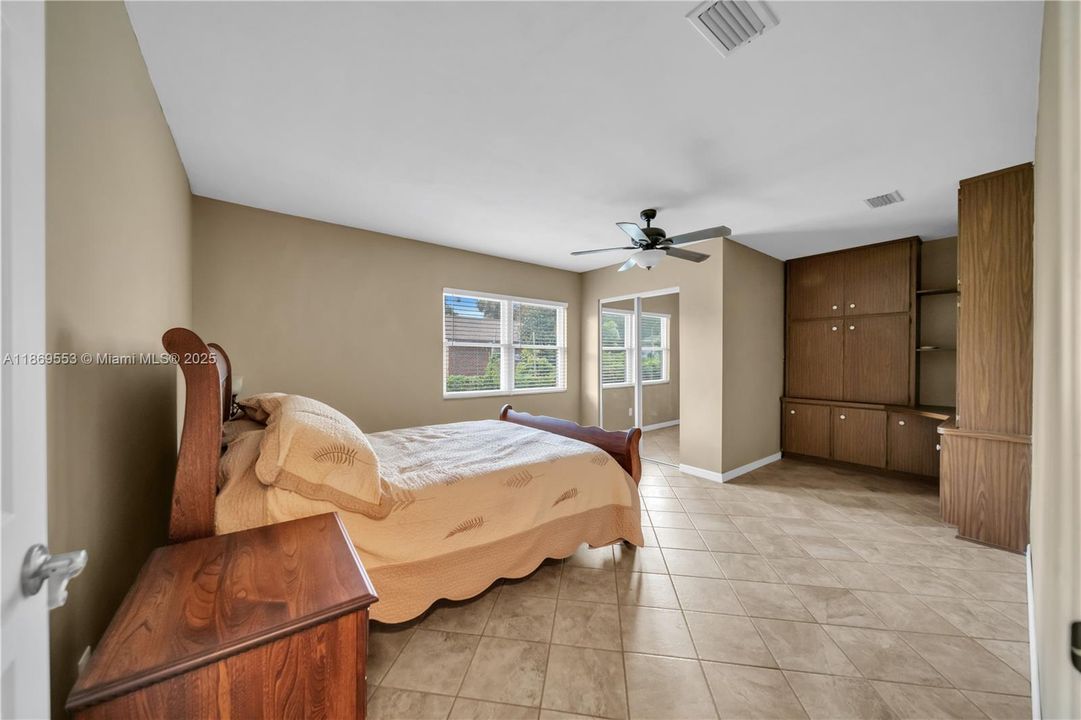 На продажу: $530,000 (2 спален, 1 ванн, 0 Квадратных фут)