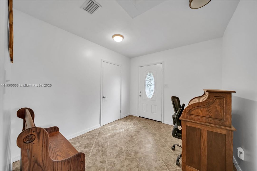 На продажу: $530,000 (2 спален, 1 ванн, 0 Квадратных фут)