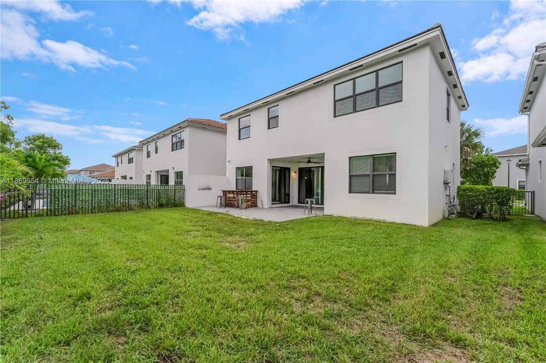 Activo con contrato: $750,000 (4 camas, 3 baños, 2279 Pies cuadrados)