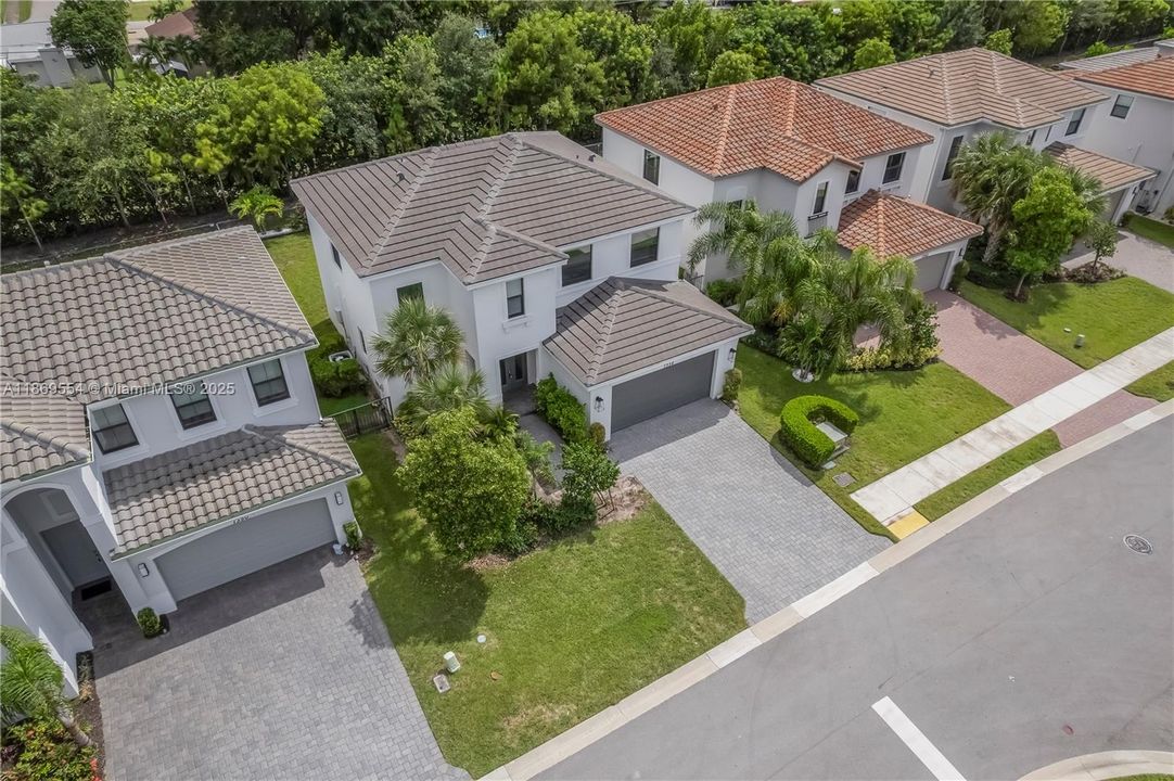 Activo con contrato: $750,000 (4 camas, 3 baños, 2279 Pies cuadrados)