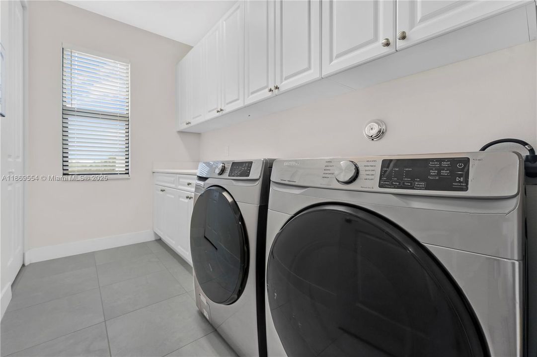 Activo con contrato: $750,000 (4 camas, 3 baños, 2279 Pies cuadrados)